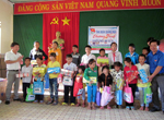 MIC Quảng ngãi thăm và tặng quà cho học sinh nghèo ven biển